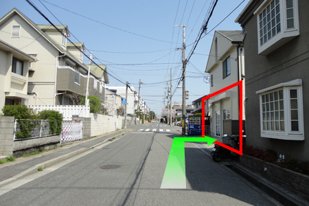 右手の建物がトランスネイルです